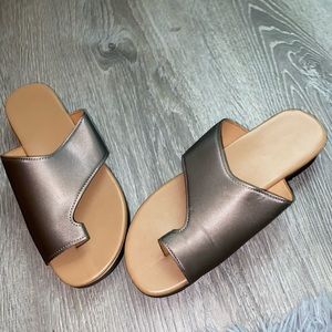 Low wedge sandal